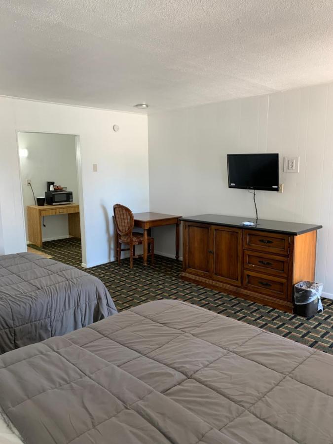 Rodeway Inn & Suites Raton Exterior photo