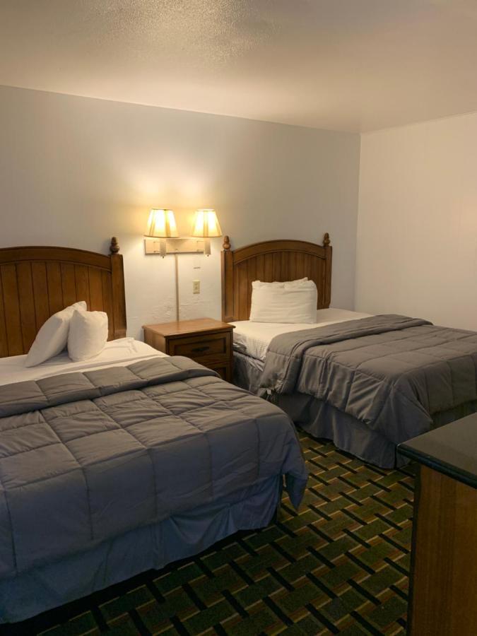 Rodeway Inn & Suites Raton Exterior photo