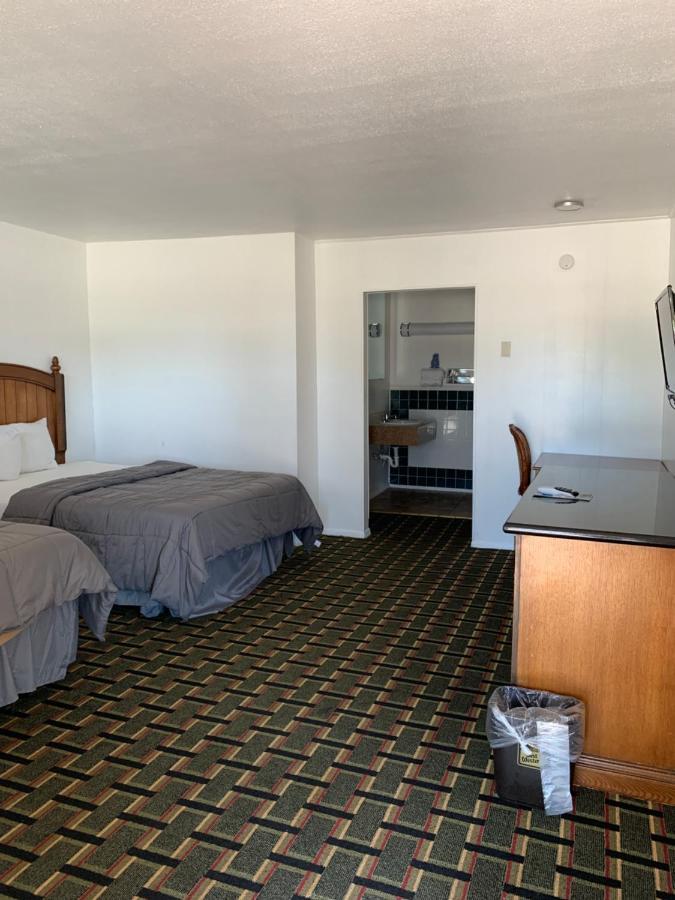 Rodeway Inn & Suites Raton Exterior photo