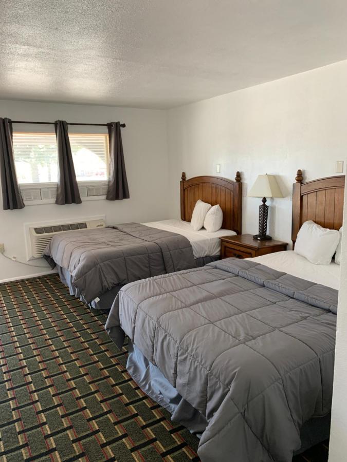 Rodeway Inn & Suites Raton Exterior photo