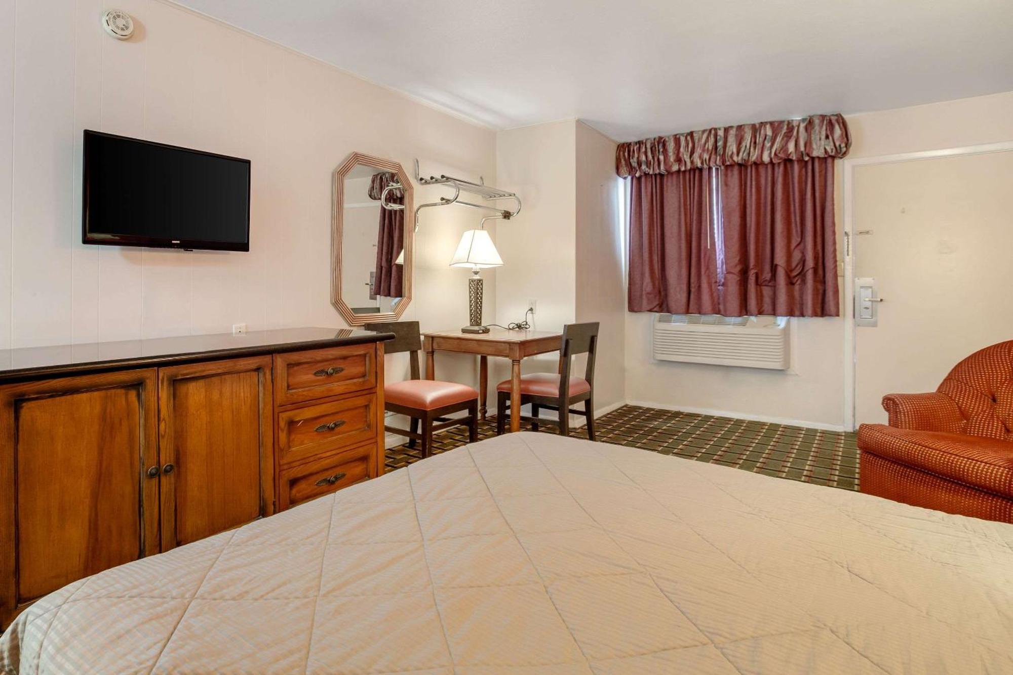 Rodeway Inn & Suites Raton Exterior photo
