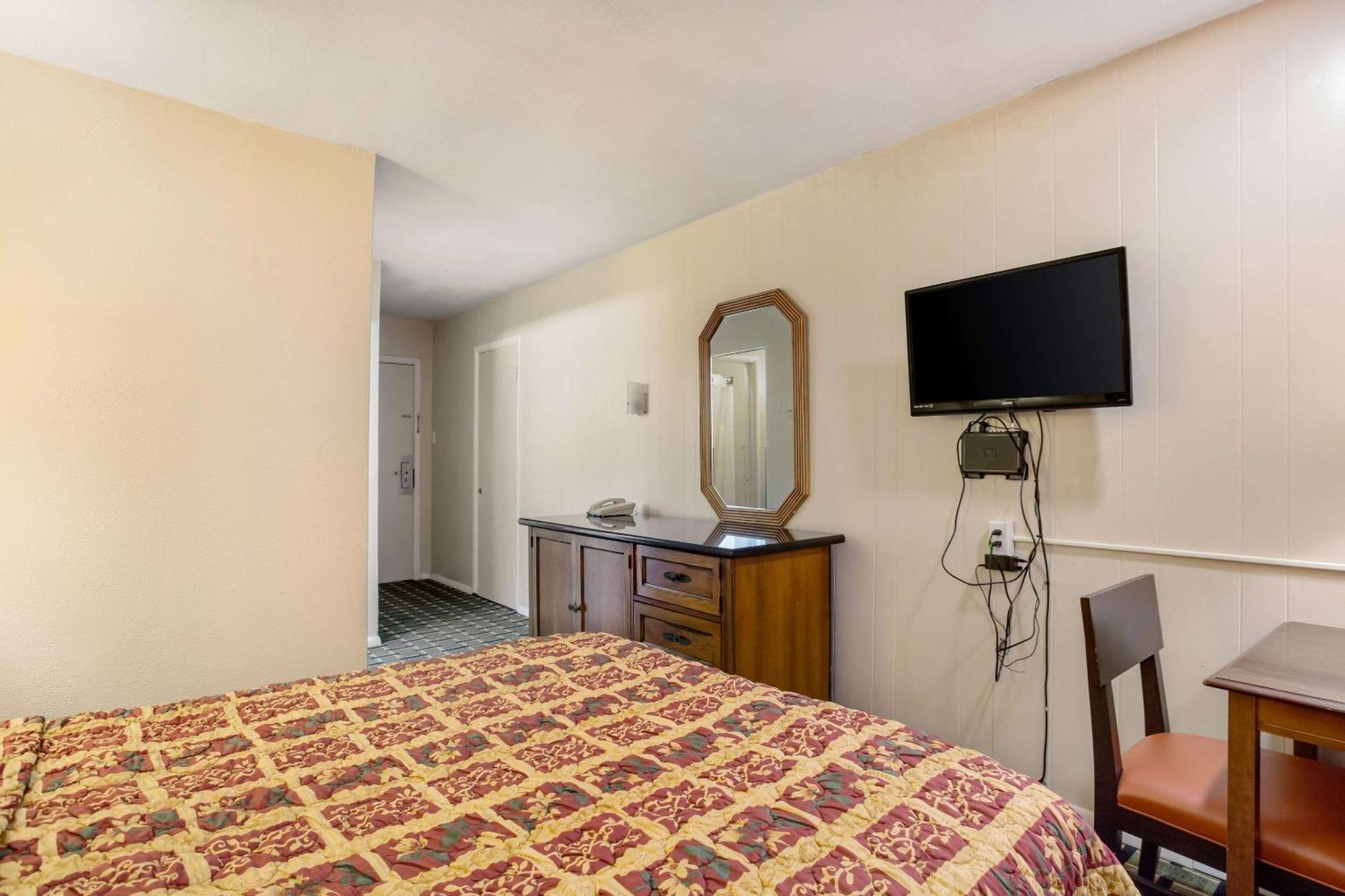 Rodeway Inn & Suites Raton Exterior photo